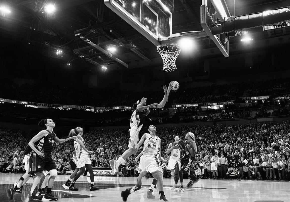 2017 WNBA季后赛：火花队VS天空队经典对决回顾(图4)